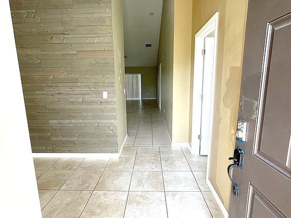 5th image of 425 Cardinal Ct