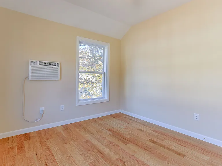 51 Warner St — Photo 16