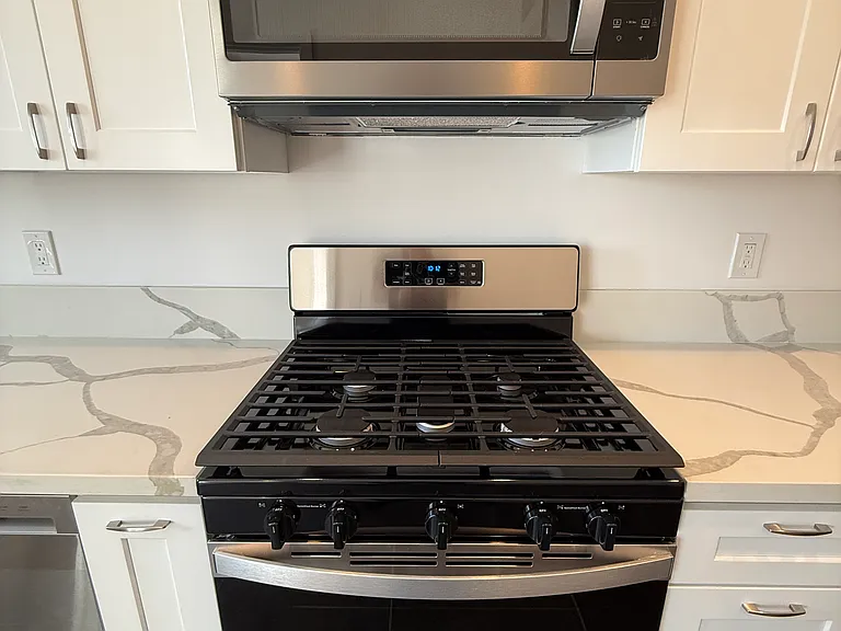 5 Burner Range and Large Over The Range Microwave Oven