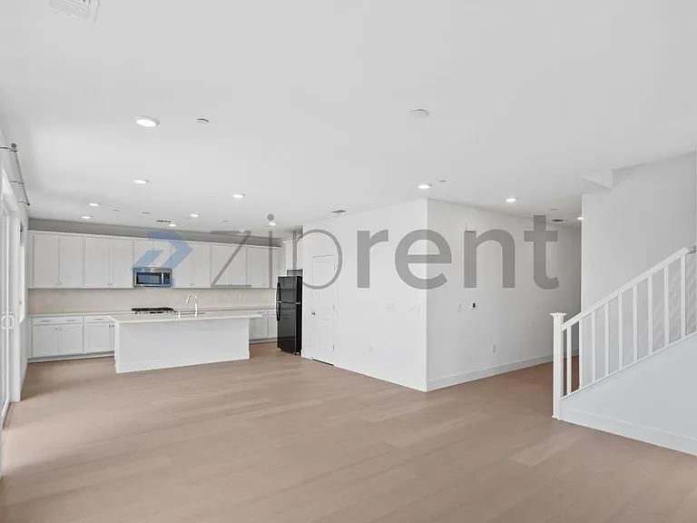 4638 Strandberg Ave — Photo 7