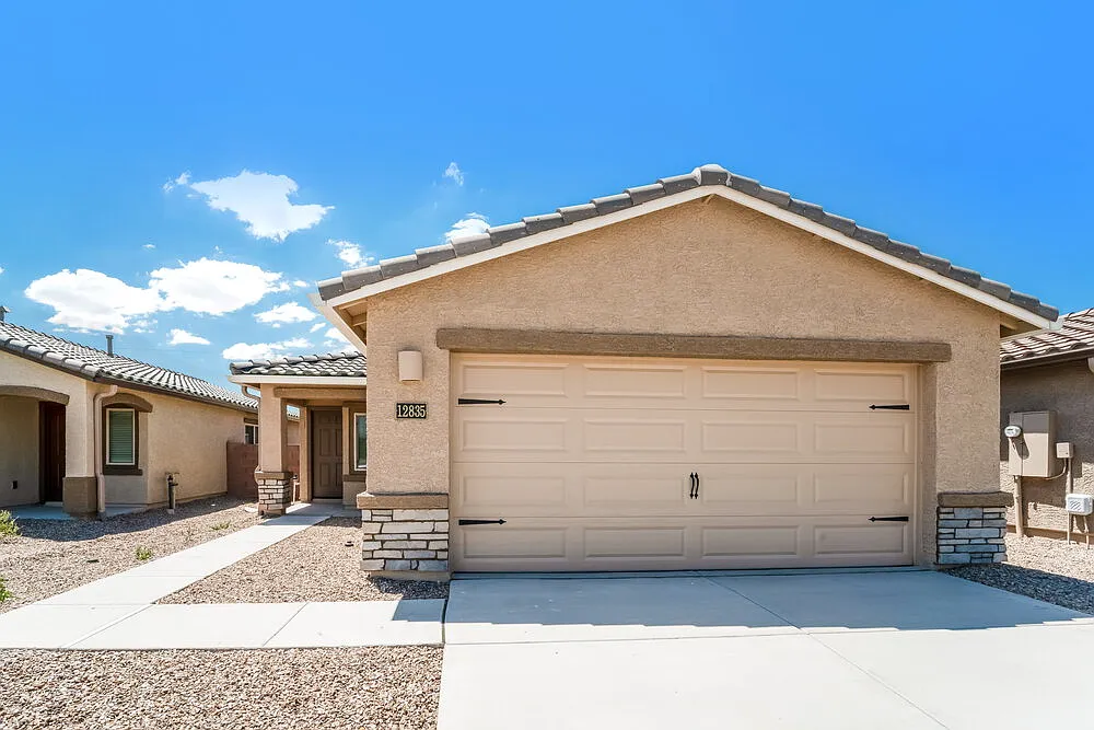 3 bed, 2.0 bath, 1558 sqft, $1,940 — Photo 1
