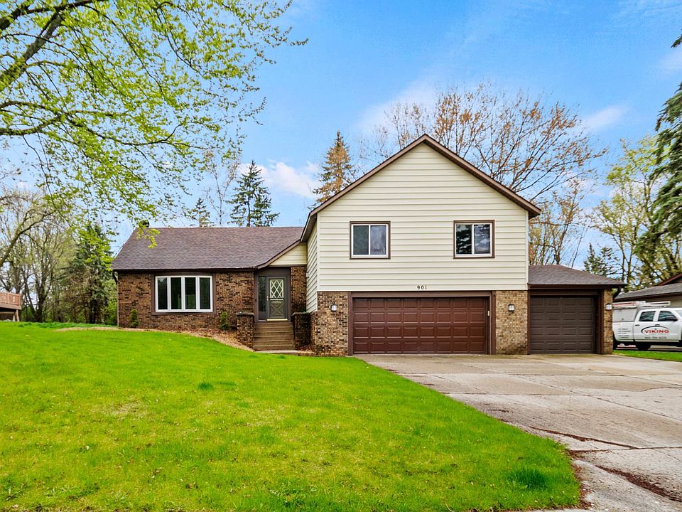 1st image of 901 Oakwood Ln