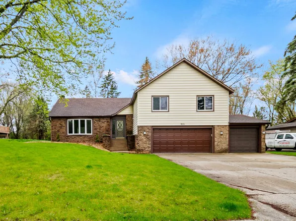 901 Oakwood Ln, Owatonna, MN 55060