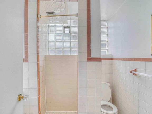 2nd image of 3342 Chippendale Ave #1B