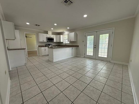 3rd image of 411 Lee Dr