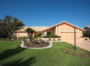 1290 Foxfire Ln, Naples, FL 34104