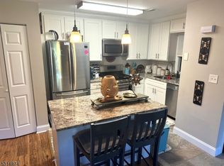 27 Sam Bonnell Dr #209, Clinton, NJ 08809