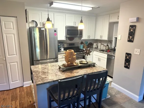 27 Sam Bonnell Dr #209, Union Twp., NJ 08809