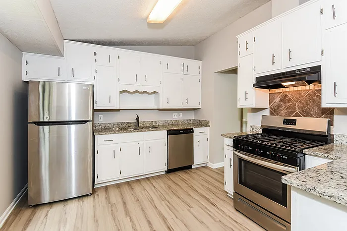 5975 Wellborn Trl — Photo 10