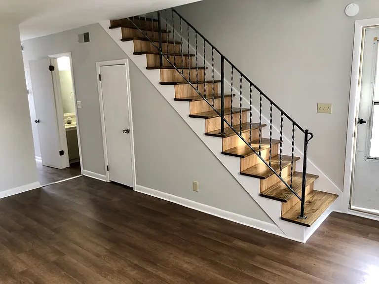 1020 Hickory Hill Ln — Photo 4