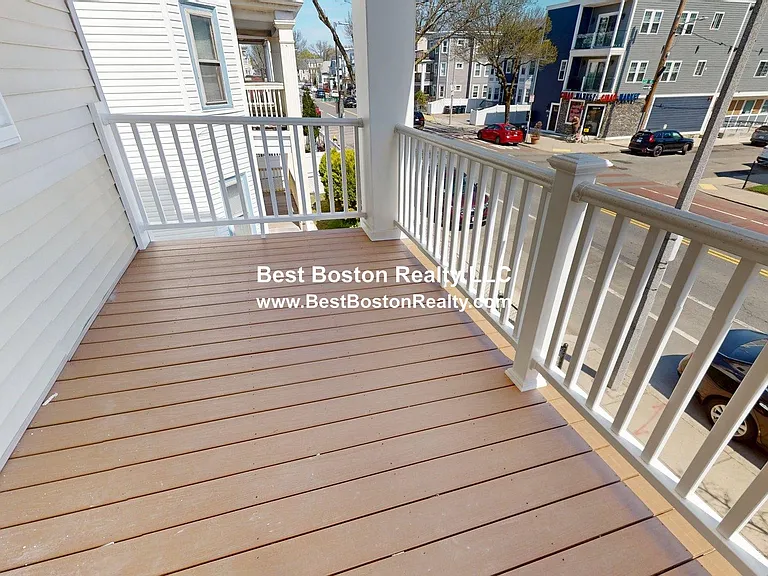 3942 Washington St #2 — Photo 8