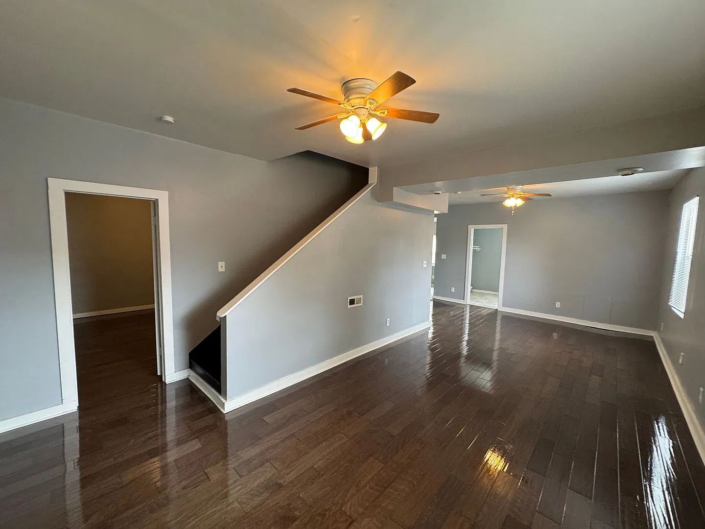 Large 4 Bedroom 1 Bath with Garage — Photo 3