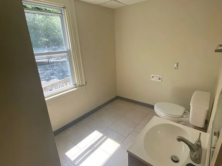 378 Crown St — Photo 21