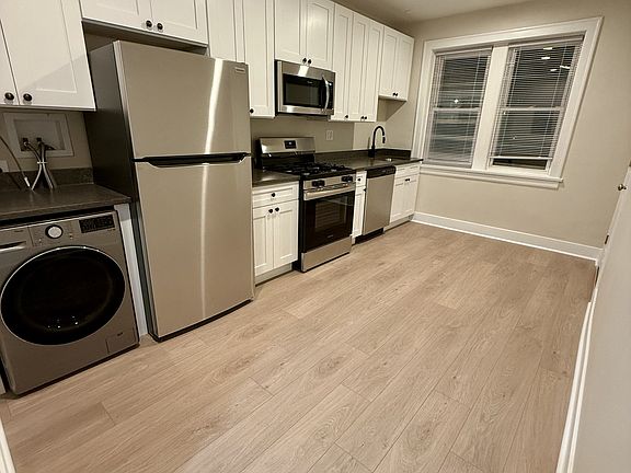 3rd image of 5457 W Wellington Ave APT 2E