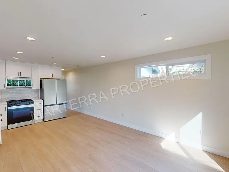 Mission Dr 968 — Photo 2