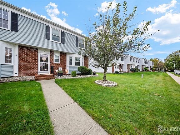 2nd image of 8 Gardenia Ct