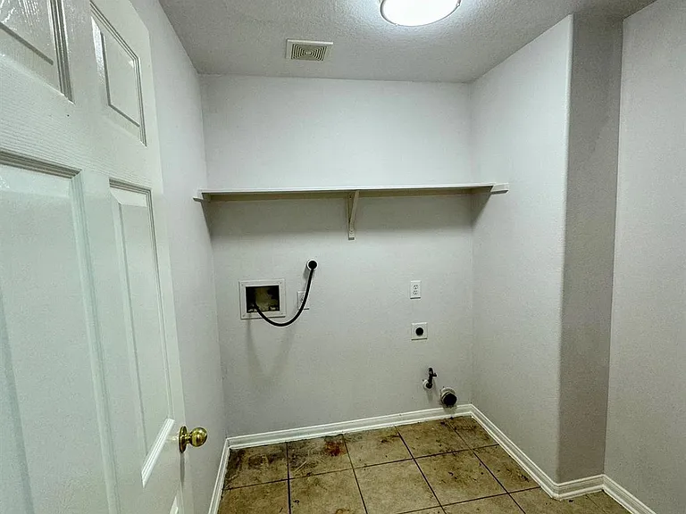 1910 Plum Falls Ln — Photo 15