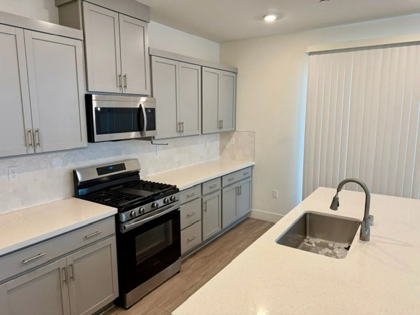 4 bed, 2242 sqft, $2,950 — Photo 2