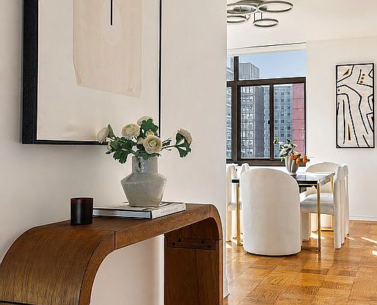 4th image of 303 E 43rd St APT 25B