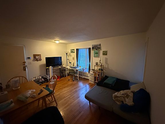 3rd image of 524 Putnam Ave APT 5