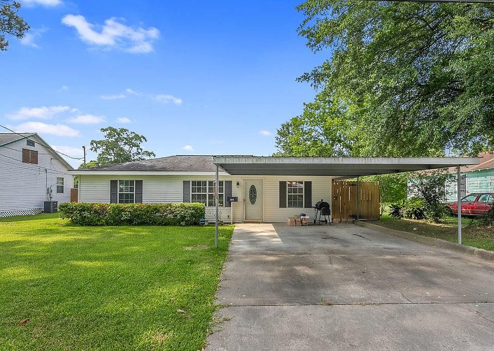 1st image of 1016 Shady Ln