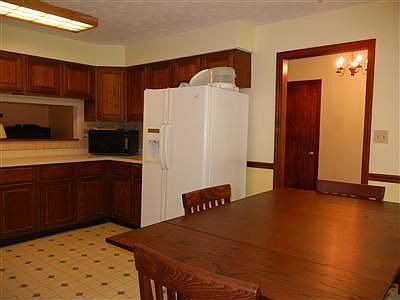 5th image of 880 Preston Dr
