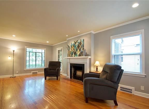 4th image of 1275 W 72nd St