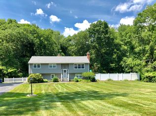 15 Macdonald Rd, Trumbull, CT 06611