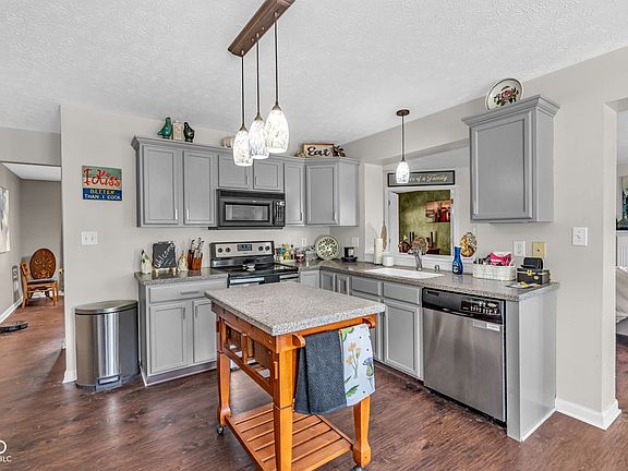 3rd image of 2905 Shadow Lake Dr