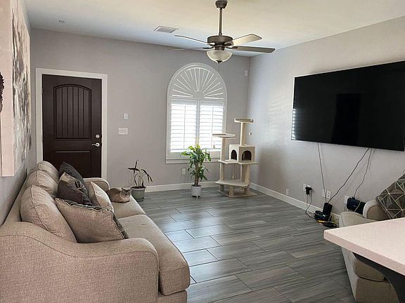 3rd image of 2856 Oasis Dr