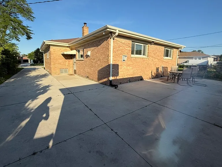 4528 Grace St — Photo 3