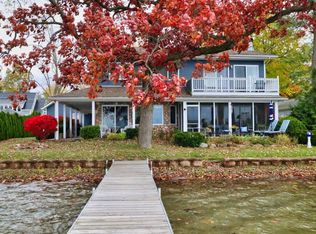 8690 Rushside Dr, Pinckney, MI