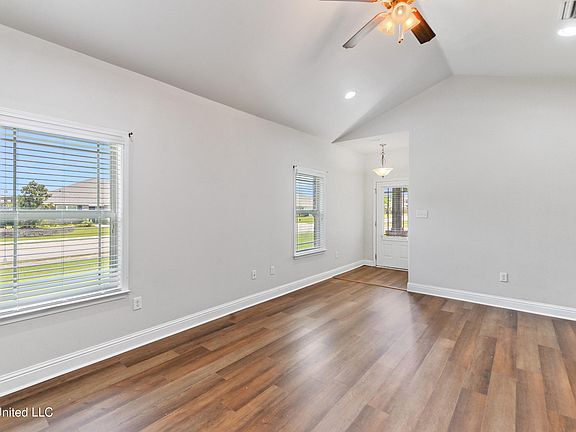 4th image of 10324 Sweet Bay Dr