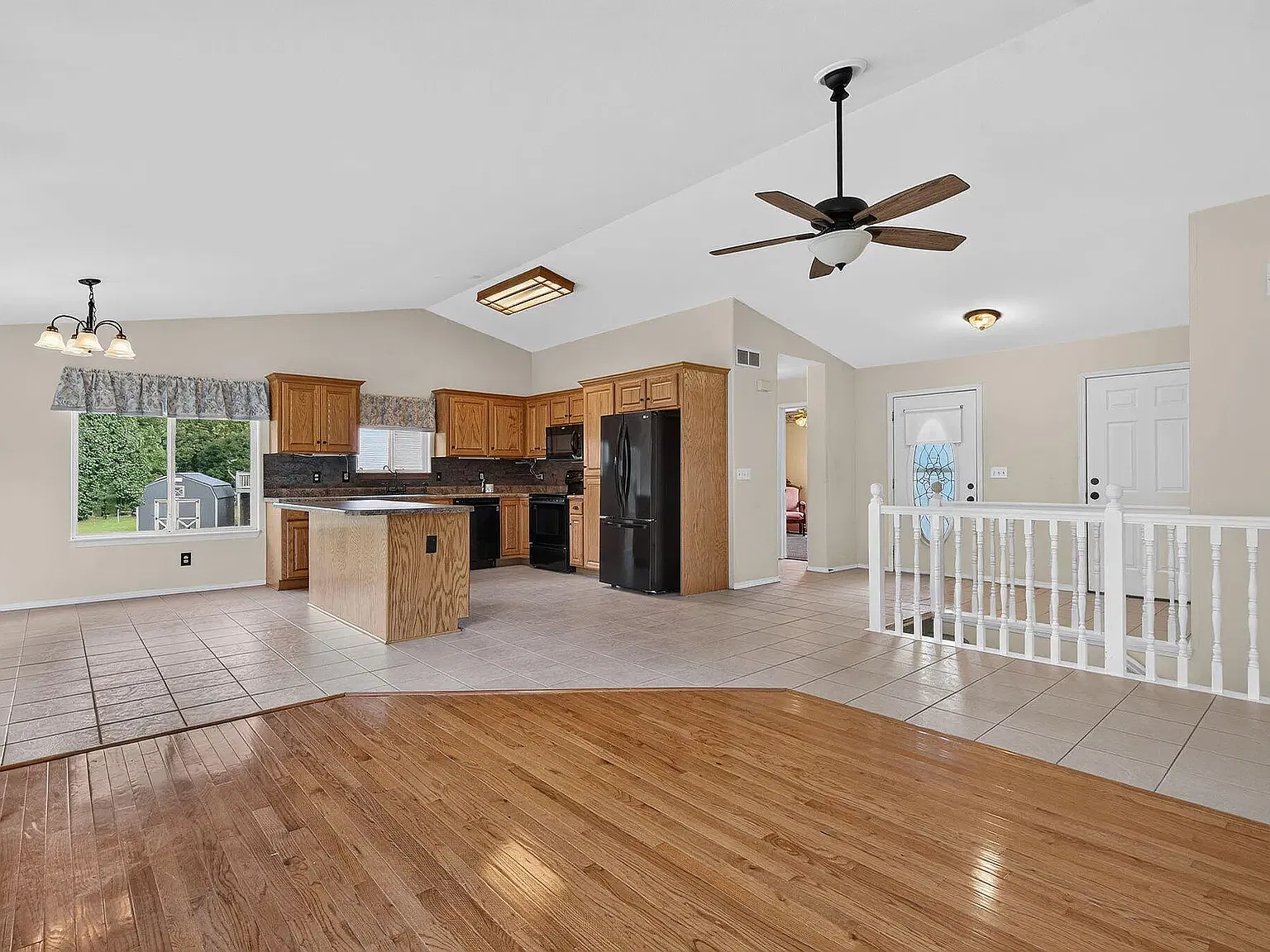 4 bed, 2450 sqft, $2,900 — Photo 2
