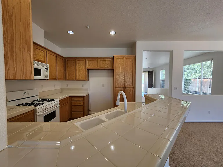 2357 Saint Augustine Dr — Photo 5