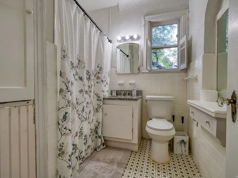 311 E Lullwood Ave — Photo 7