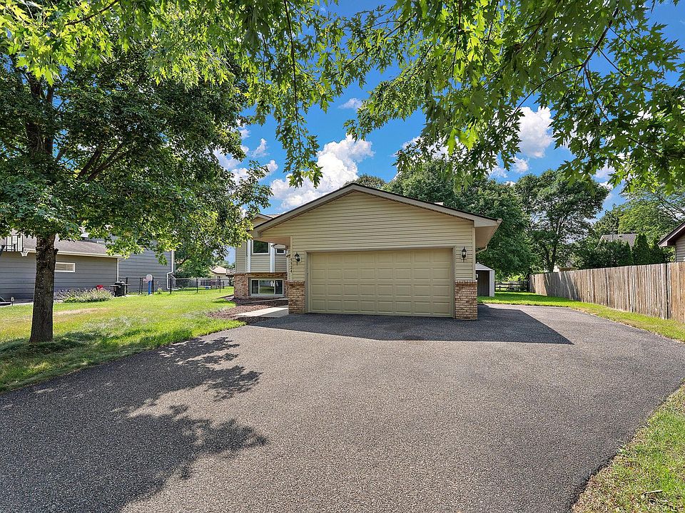 1st image of 9924 Xebec St NE