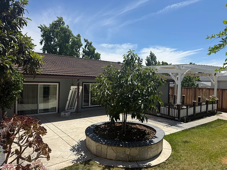 1869 Yosemite Dr — Photo 9