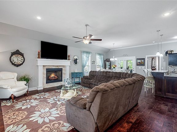 3rd image of 7 Saint Andrews Cir