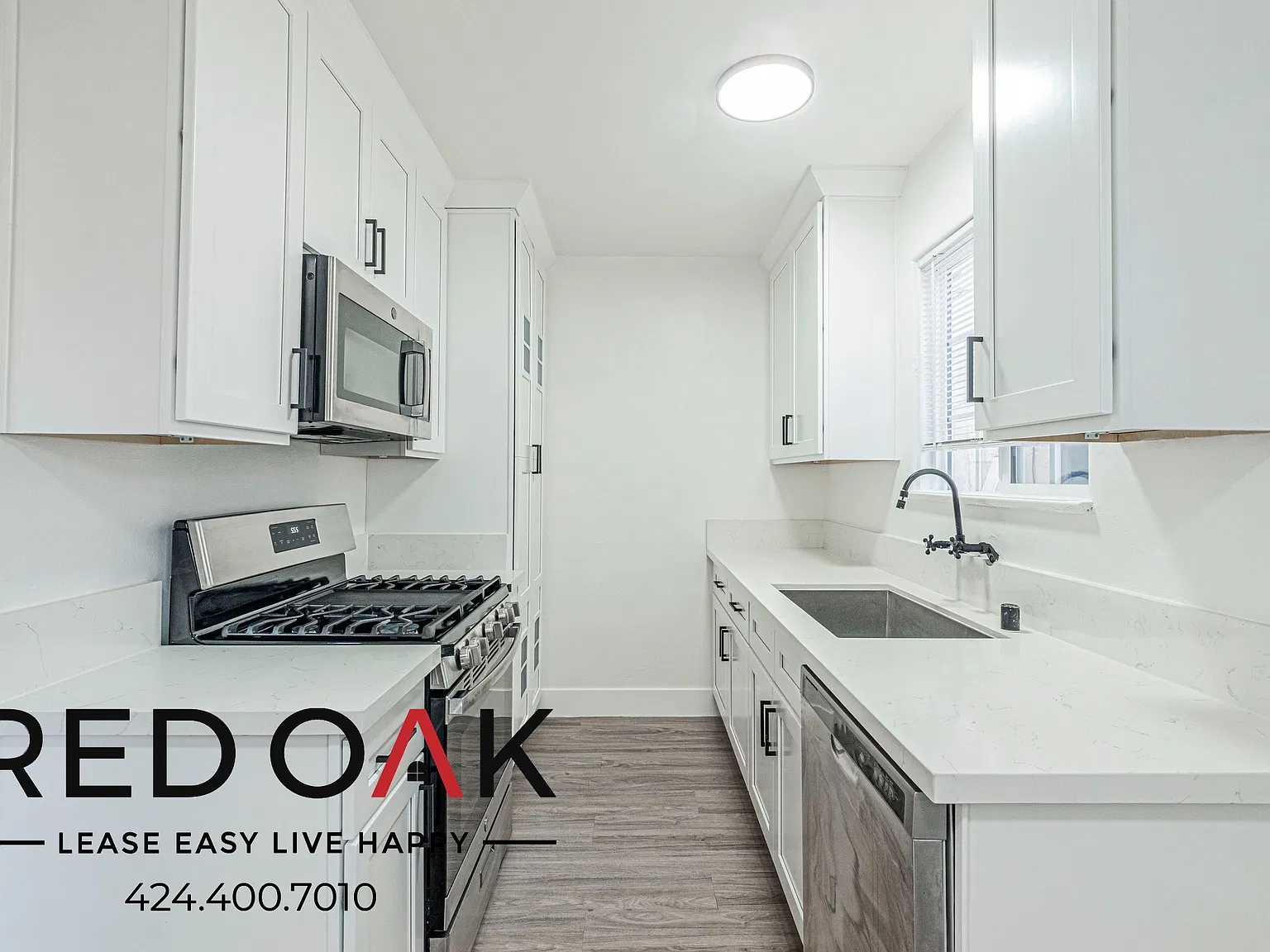 Sun-Drenched 1-Bed with Dishwasher, Stainless Steel Appliances, Walk-In Closet and Air Conditioni... — Photo 2