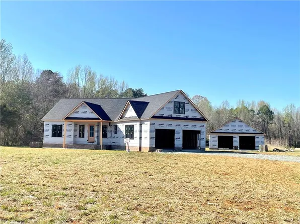 5725 62nd Hwy S, Burlington, NC 27217