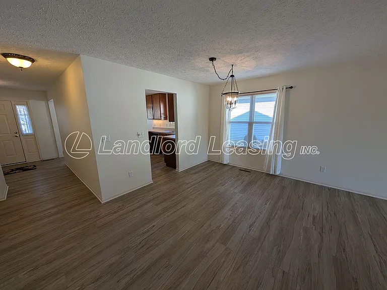 1417 Hollow Wood Ln — Photo 6