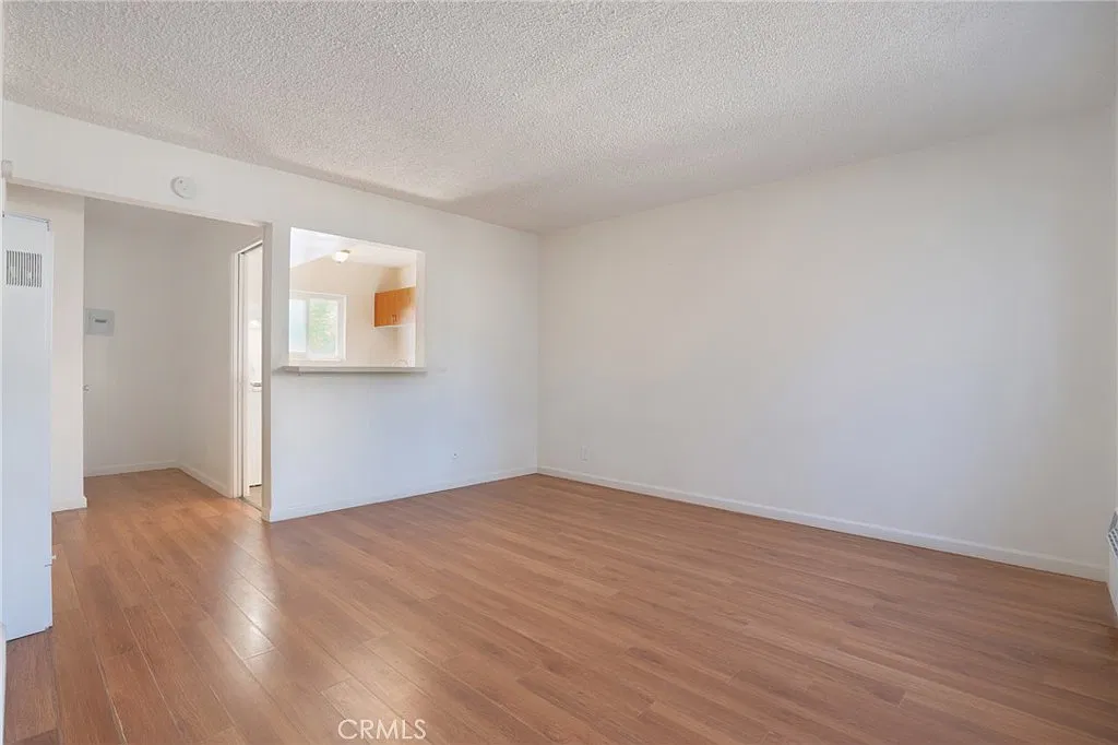 915 E Palmer Ave — Photo 3
