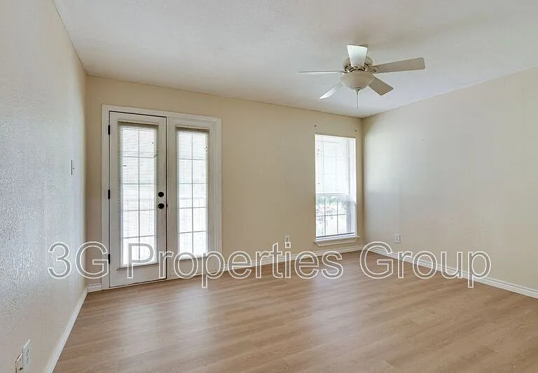 3937 Valley View Ln — Photo 24