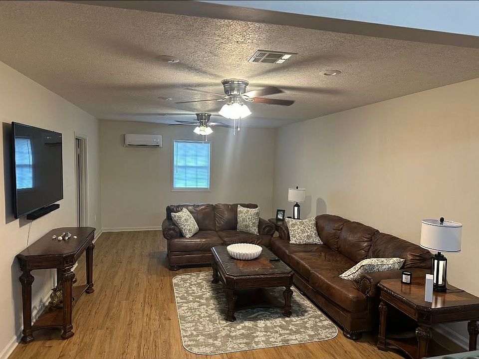 1st image of 2415 Hodges St #B