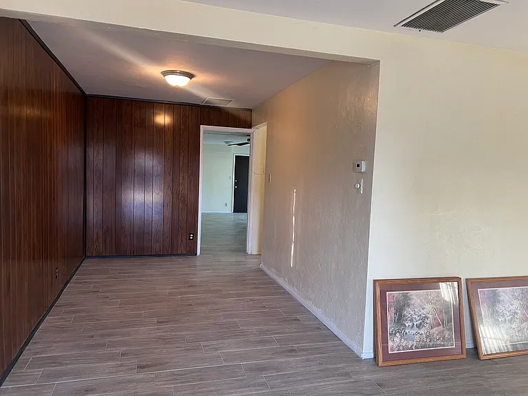 1421 E Elm St — Photo 8
