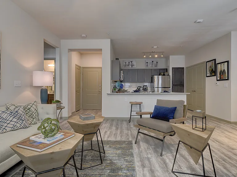 Estraya Westover Hills Apartments — Photo 21