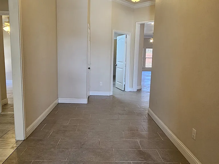 6904 Redbud Ct — Photo 3