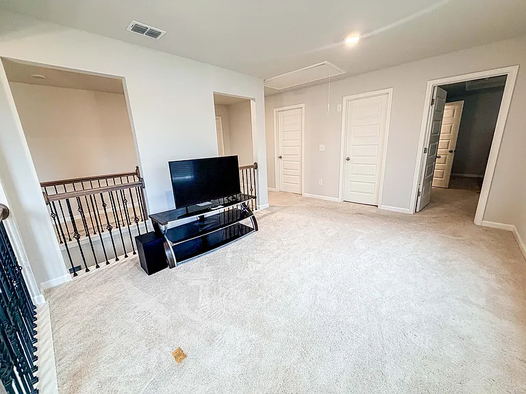 628 Sidney Ct — Photo 61
