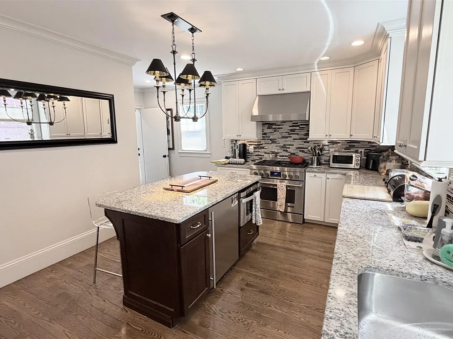 4 bed, 2000 sqft, $5,800 — Photo 2